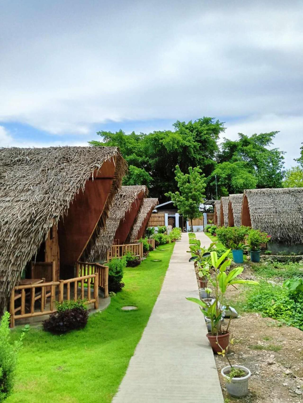 East Holiday Resort Moalboal Exterior photo